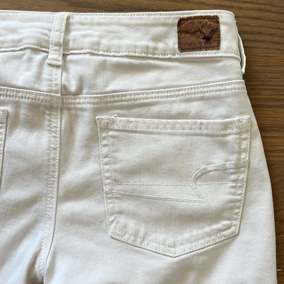 American Eagle Midi Shorts sz 4 Denim Women’s 3.5” Inseam White Stretch Summer - Picture 6 of 9